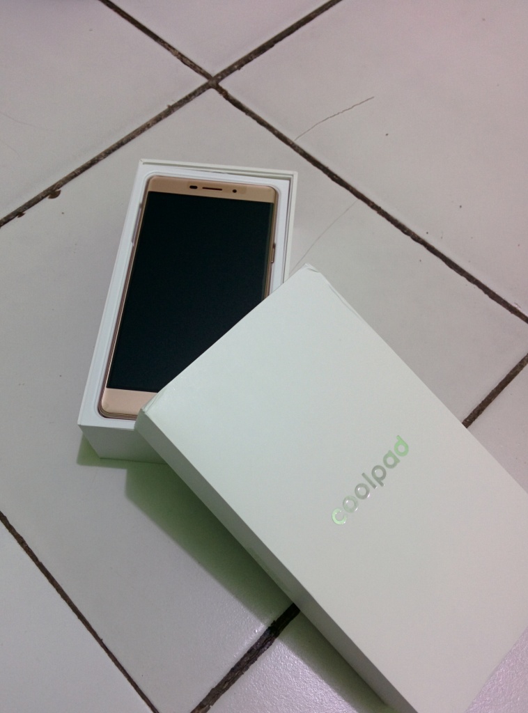 Unboxing Coolpad Sky 3 (1)